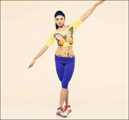 Click image for larger version. 

Name:	posing-yashmeen-manak.jpg 
Views:	5437 
Size:	20.3 KB 
ID:	2565